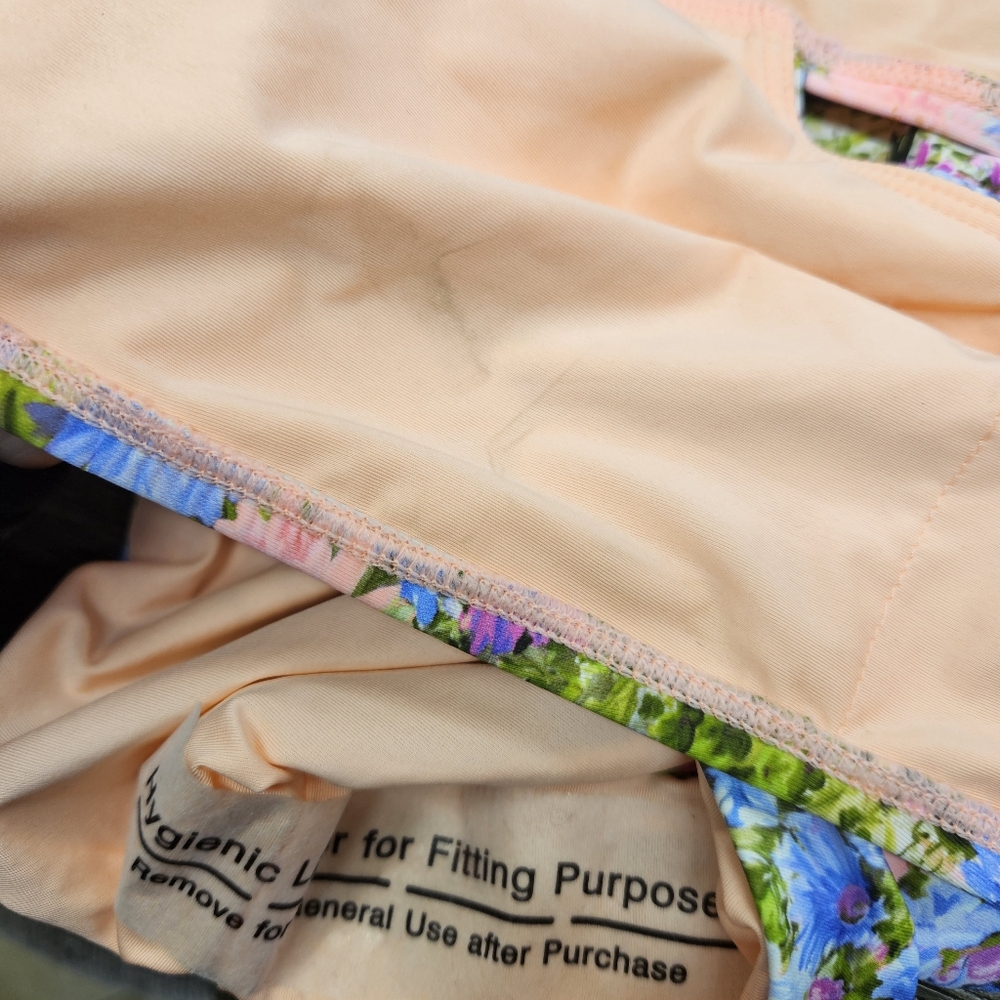 NWT VYB Daisy Days Floral Bandeau Cutout Peephole One Piece Swimsuit XL - Picture 4 of 5
